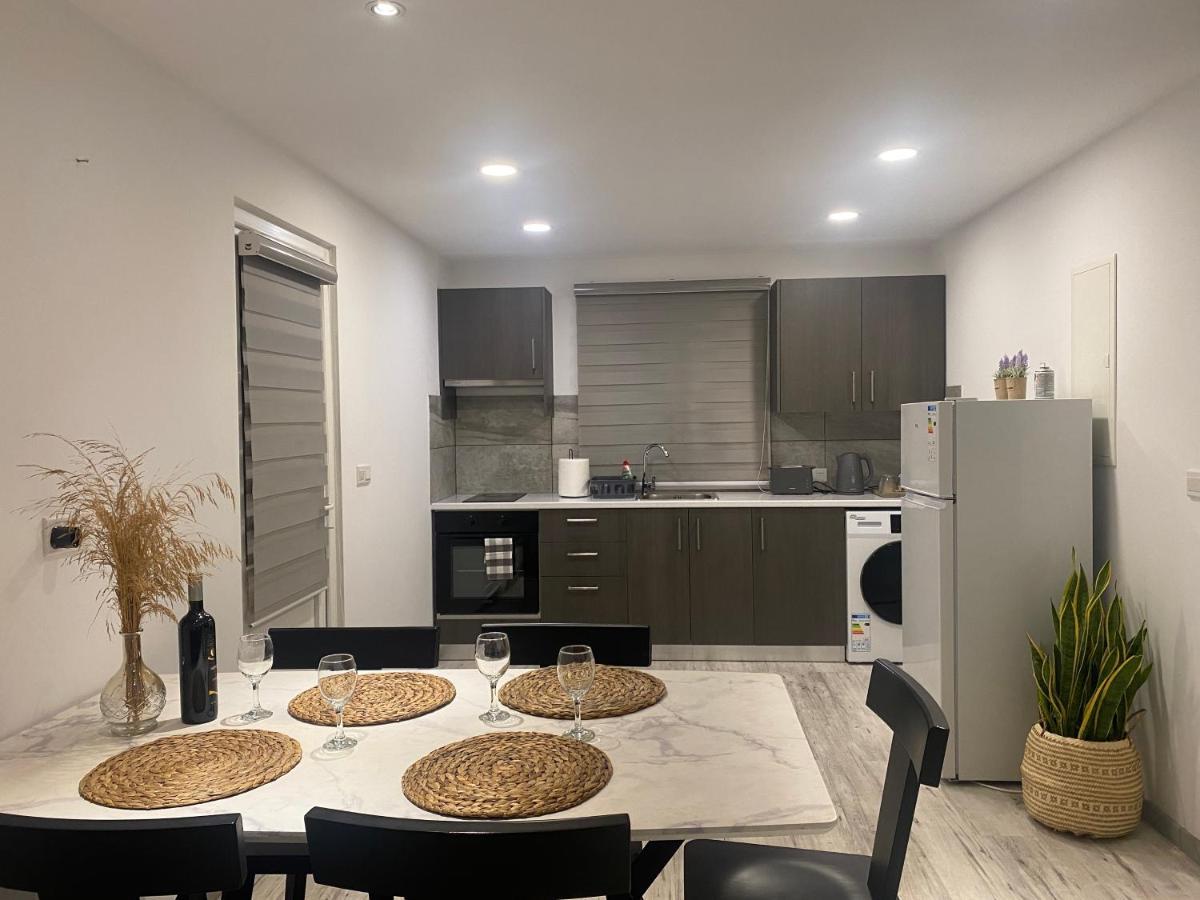 Luxury Lavender Apartment Larnaca Exterior photo